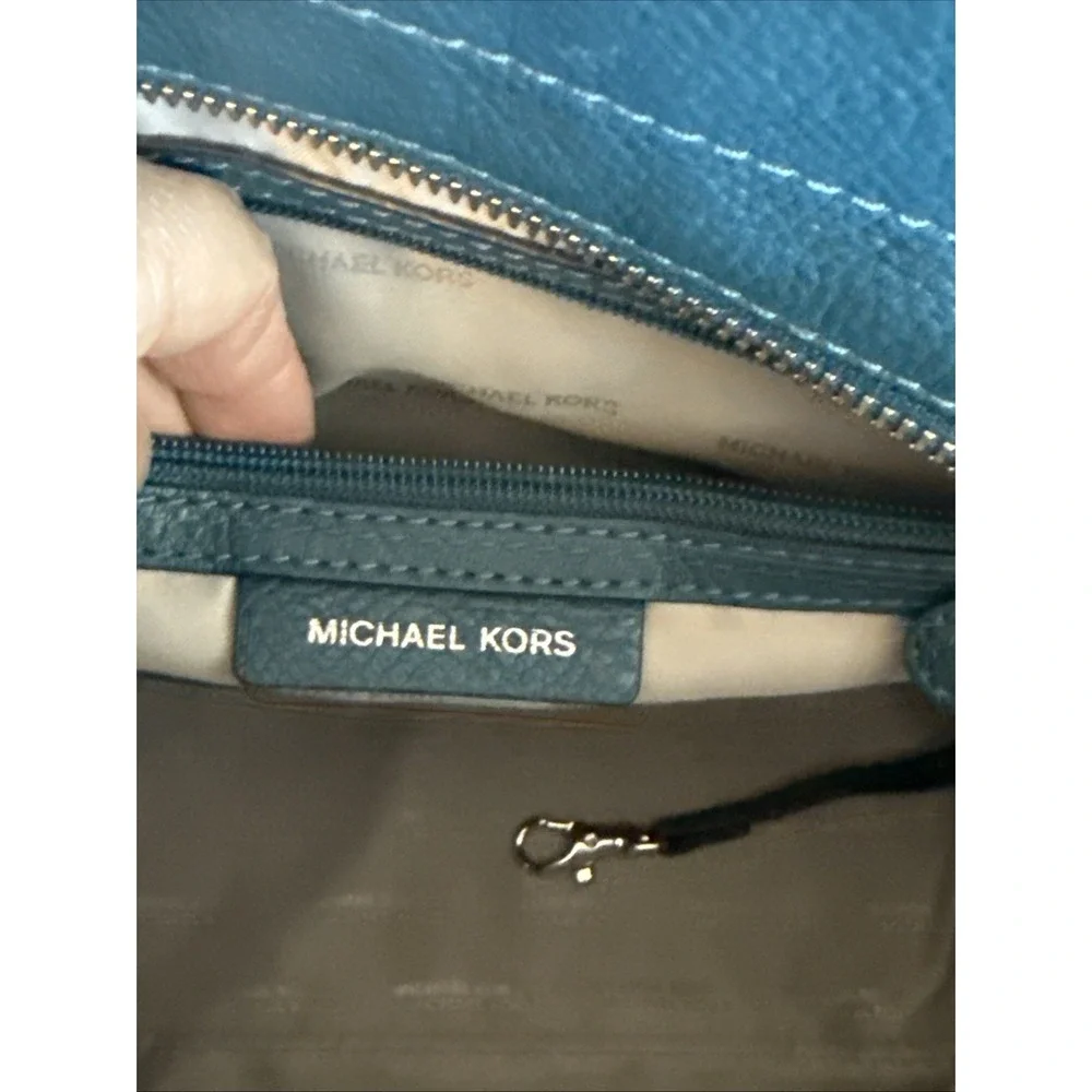 Michael Kors Evie Large Pebbled Leather Hobo Bag Silver‎ Tone Hardware-READ